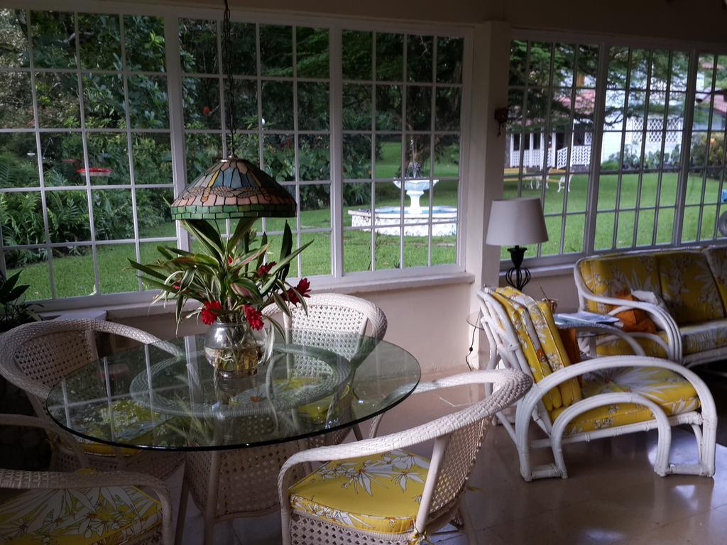 Los Llanitos Park Eden Bed & Breakfast מראה חיצוני תמונה