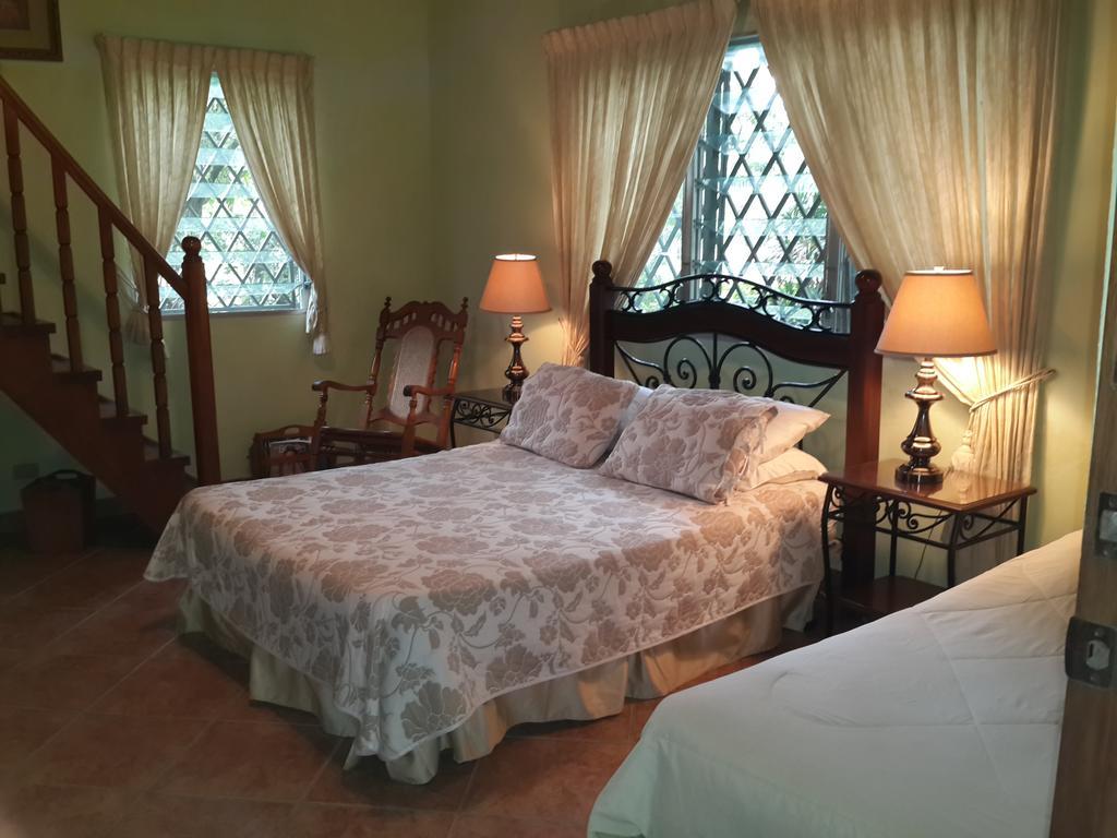 Los Llanitos Park Eden Bed & Breakfast חדר תמונה